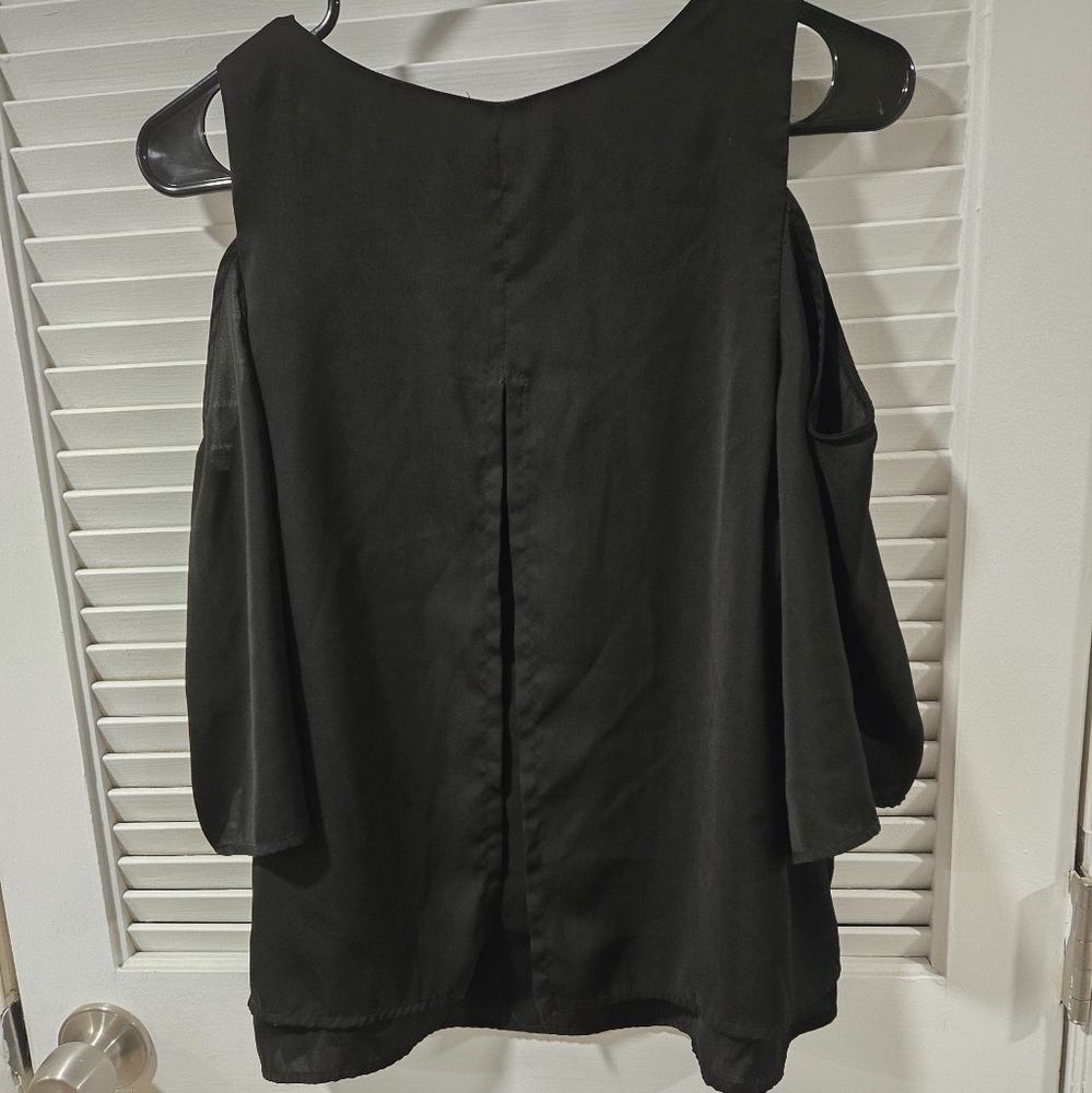 Cold Shoulder Blouse - Picture 4 of 4